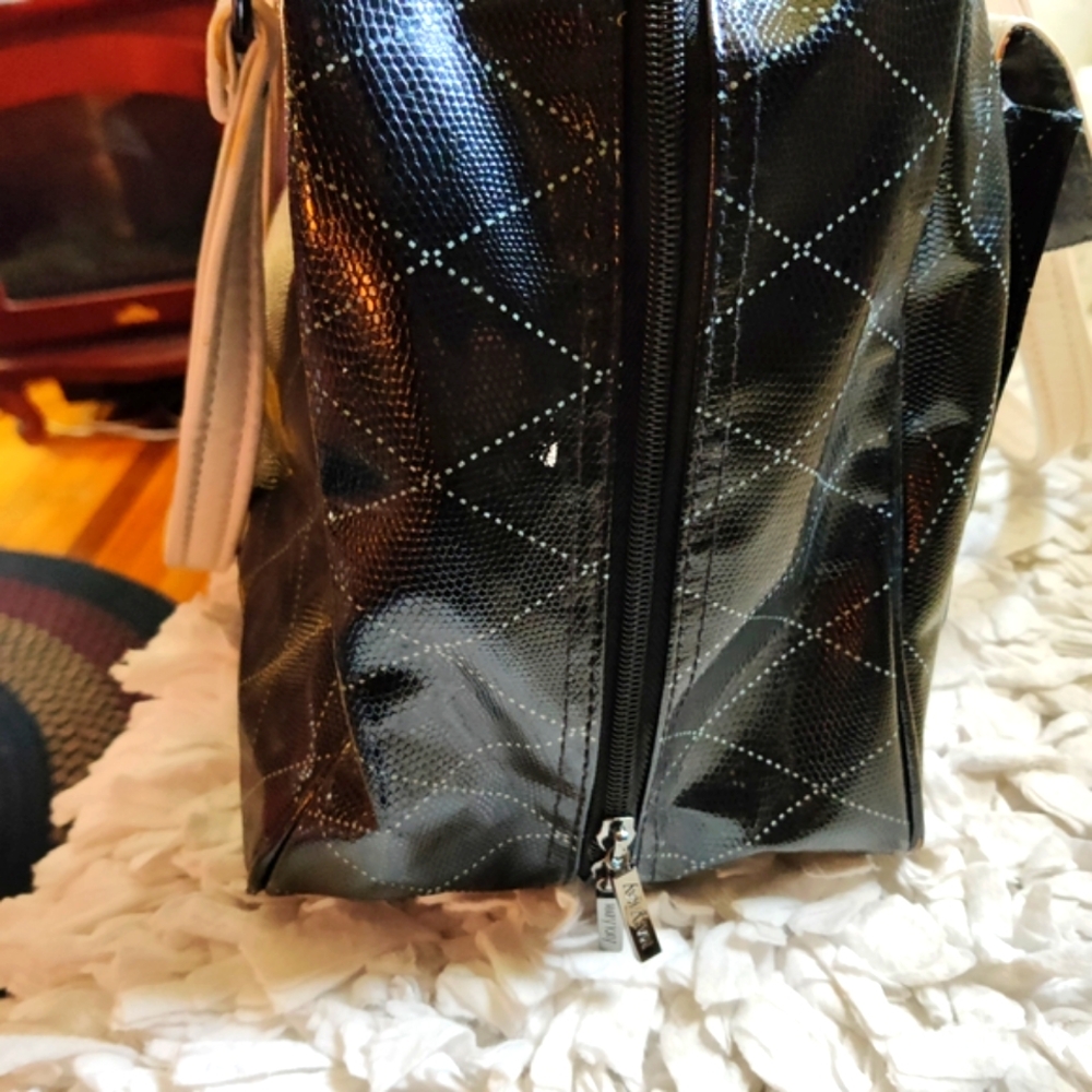 Mary Kay starter bag can be used as an overnight bag or handbag - Picture 5 of 8